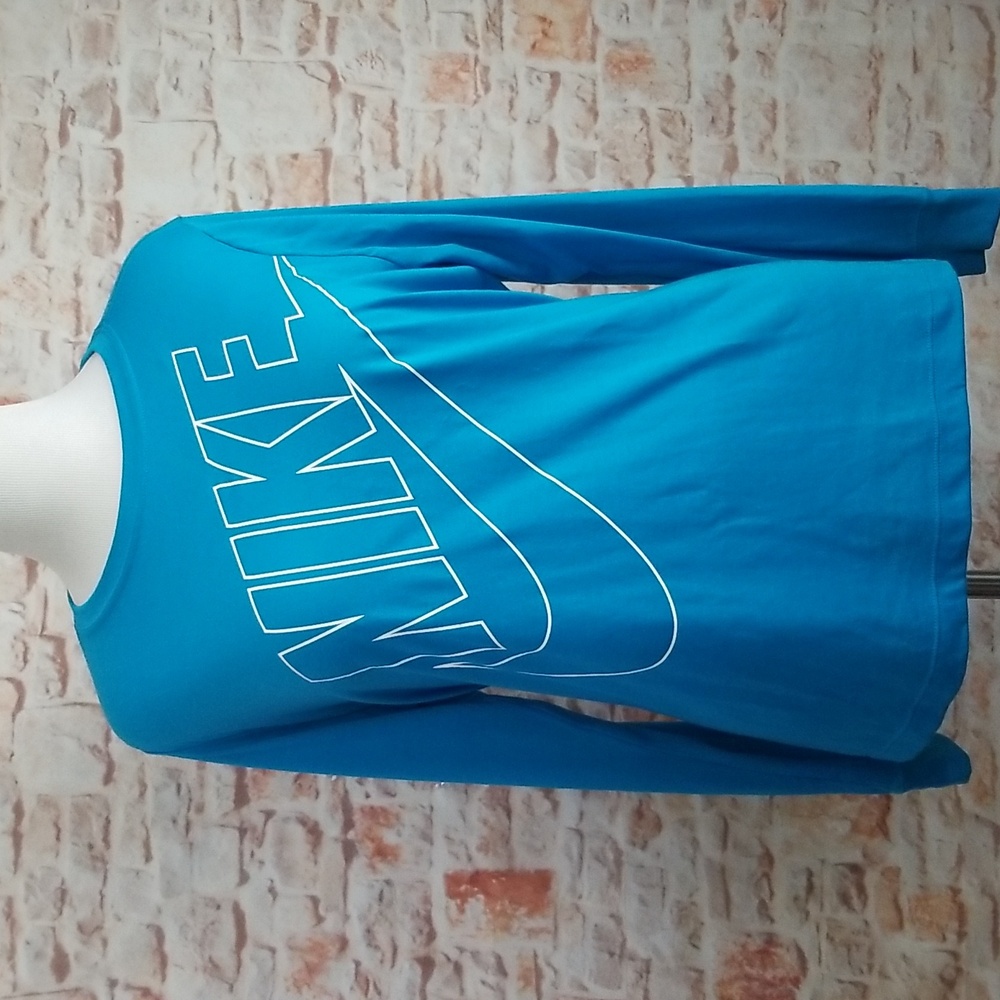 New Nike Long Sleeve Shirt